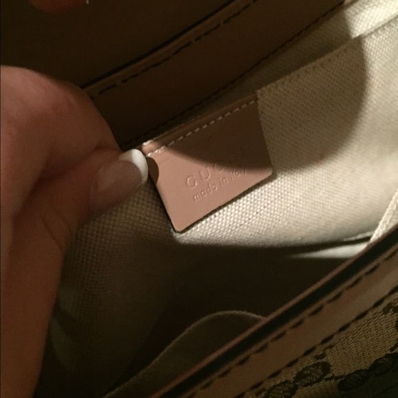 Gucci Handbag nude and gucci print gold hardware. - Picture 5 of 5