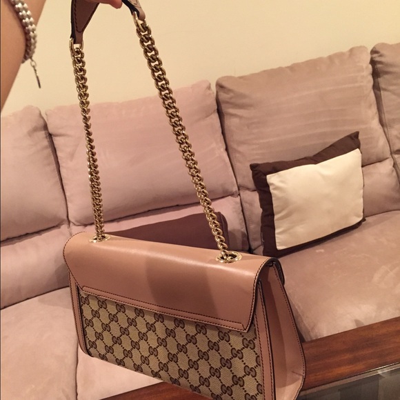 Gucci Handbag nude and gucci print gold hardware. - Picture 4 of 5