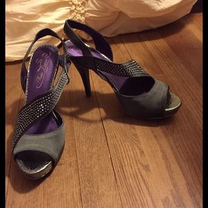 ⚡️SALE⚡️Rhinestone Heels NEVER WORN!