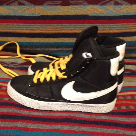 Nike Yellow & Black Hightops