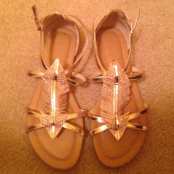 Gold Feather Sandals✨