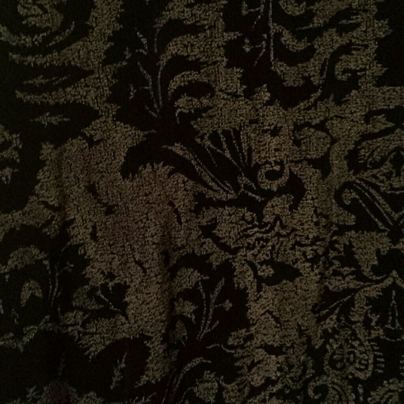 Patterned black top - Picture 3 of 3
