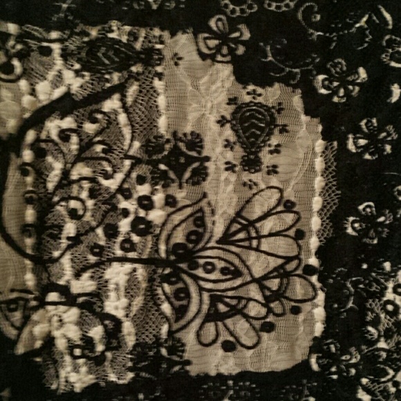 Patterned top - Picture 2 of 4