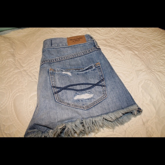 🚫SOLD🚫 Abercrombie & Fitch High Rise shorts - Picture 2 of 4