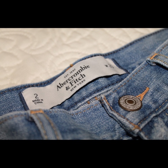 🚫SOLD🚫 Abercrombie & Fitch High Rise shorts - Picture 3 of 4