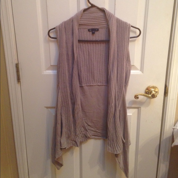 Gap sleeveless tan cardigan - Picture 3 of 4