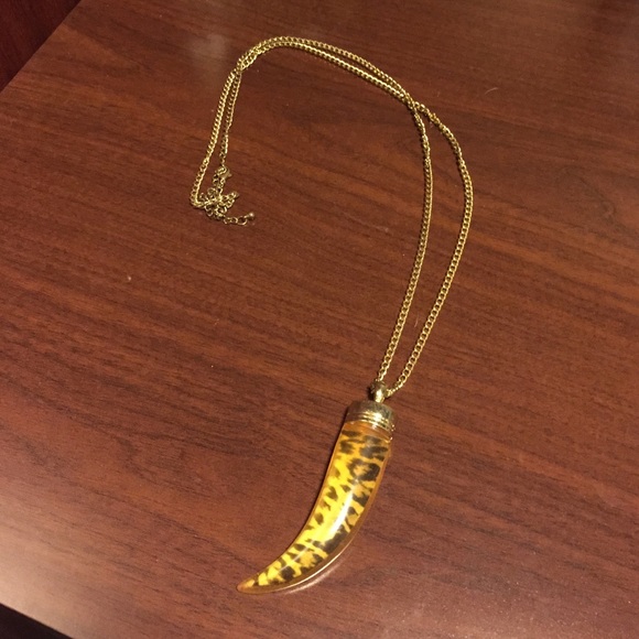 Large tooth necklace