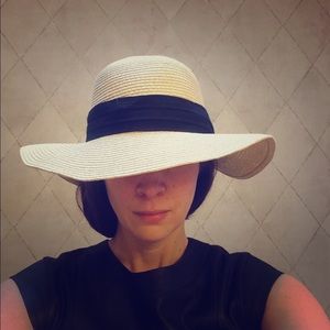 Sun hat by Bebe