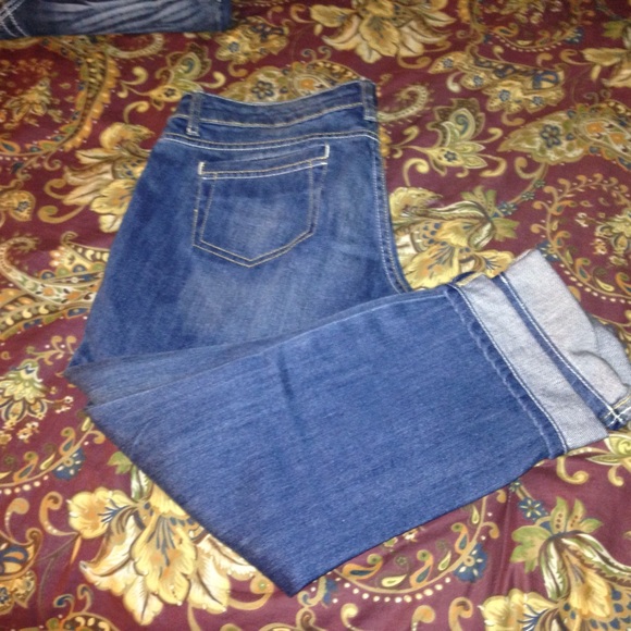 Denim capris.
