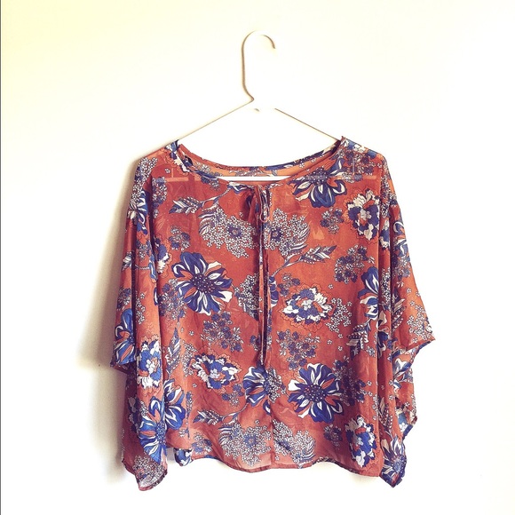 F21 Boho Floral Batwing Flutter Sleeve Keyhole Top - Picture 2 of 4