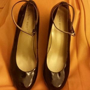 Very cute wedges heels dressup or dressdown