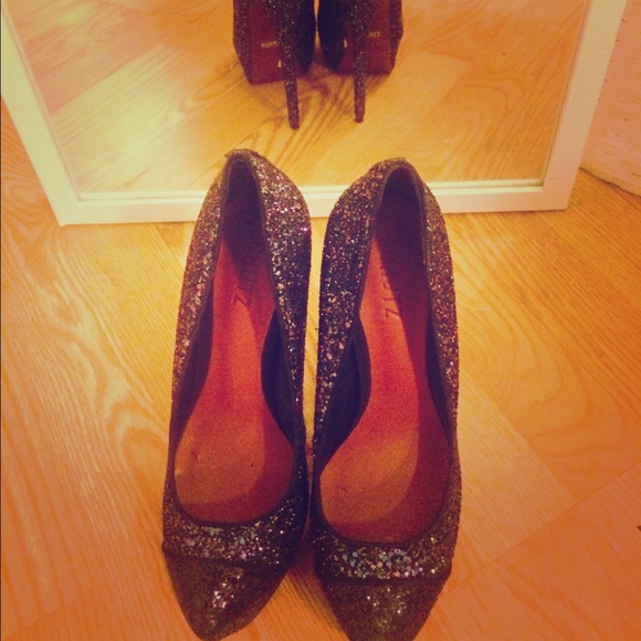 Schutz heels!! Size 8.5 perfect for parties!!!