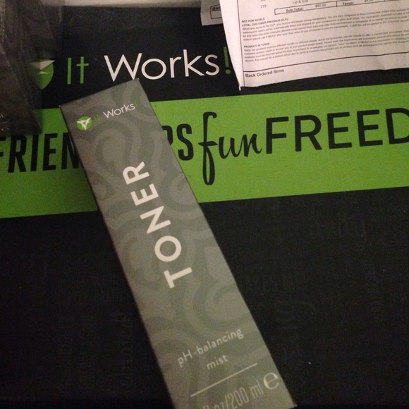 Toner: pH balancing most ! Brand new