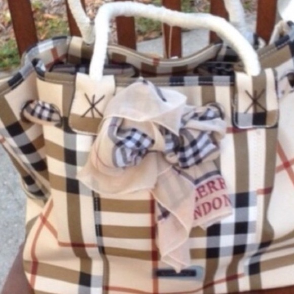 Burberry bucket bag