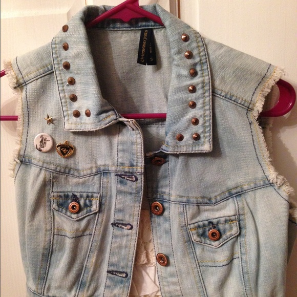 Cropped Sleeveless Denim Jacket
