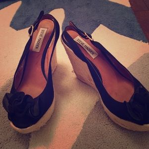 Steve Madden black w rose espadrilles