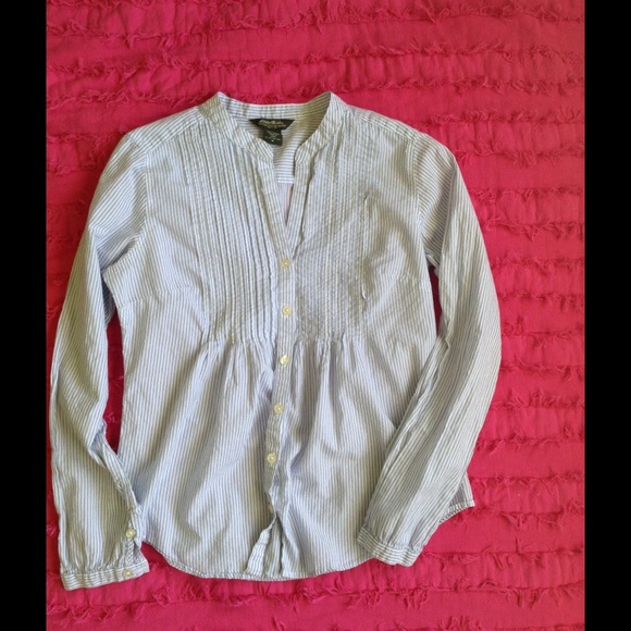 Eddie Bauer, light weight, button down. Size M