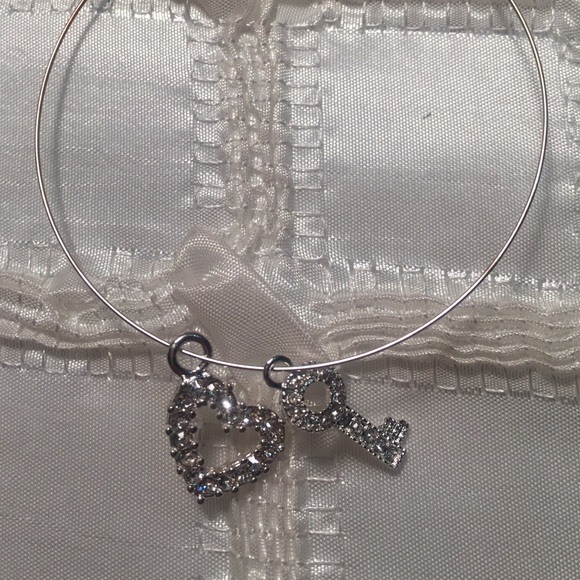 Simple elegant bracelet