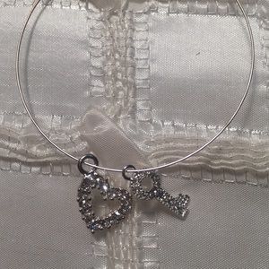 Simple elegant bracelet