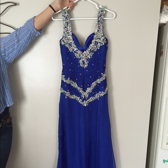 Prom dress - Picture 2 of 4