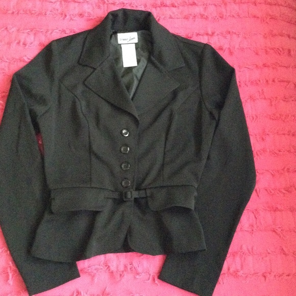 Breakin' loose black, belted blazer size 5/6