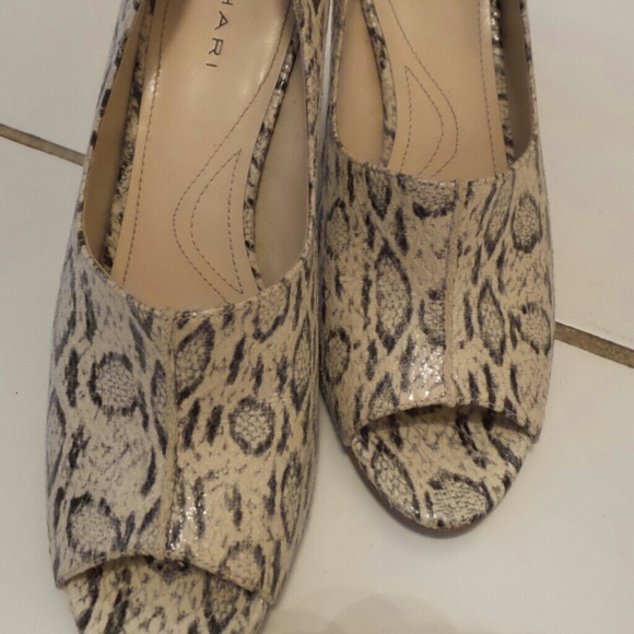 TAHARI heels