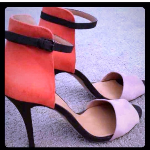 Bought from poshmark user it's too small for me.