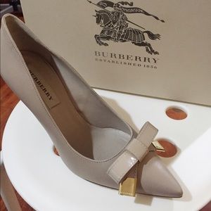 Sexy Burberry heels. check it out! 👠👠💄