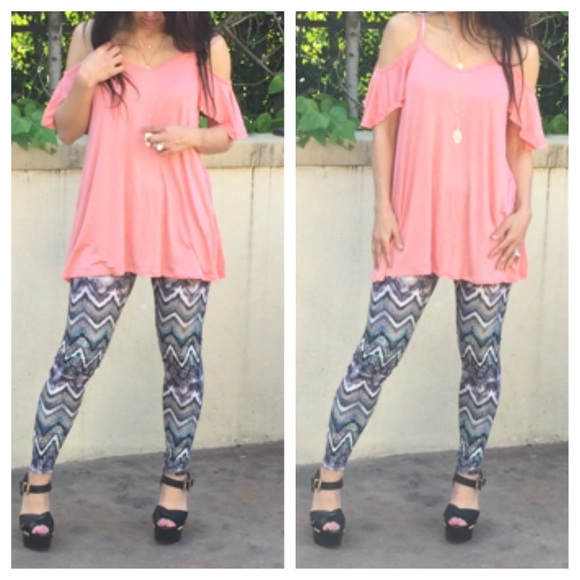 Tops - Off the shoulder top SALE ONLY 2 LEFT
