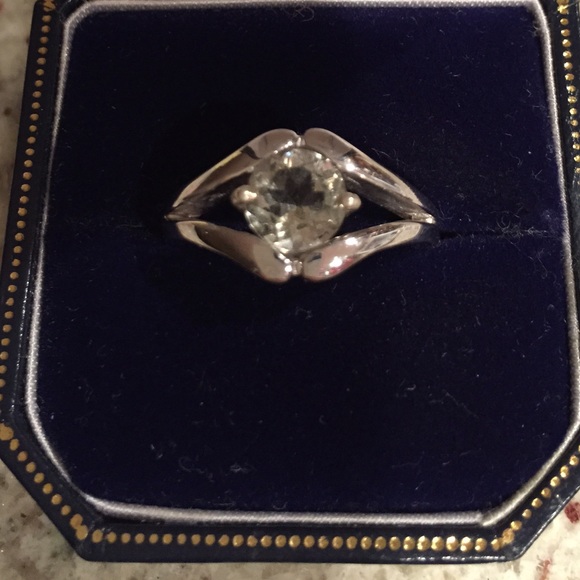 Sterling Silver and Round Green Peridot Ring - Picture 1 of 2