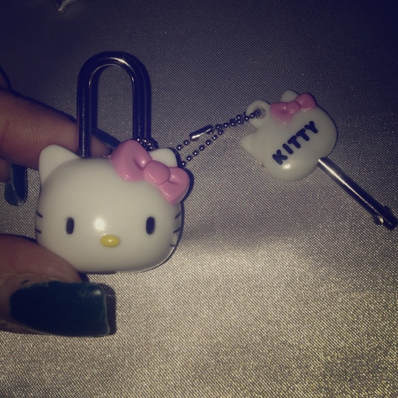 Hello kitty lock and key
