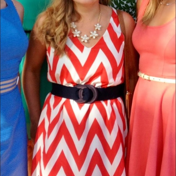 ❌SOLD❌Everly red and white chevron dress medium - Picture 2 of 4