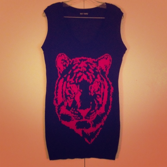 Hot Topic thin long sweater top Size L