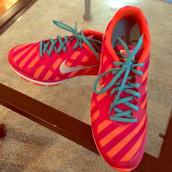 Adorable Nike Dual Fusion FUN COLORS!