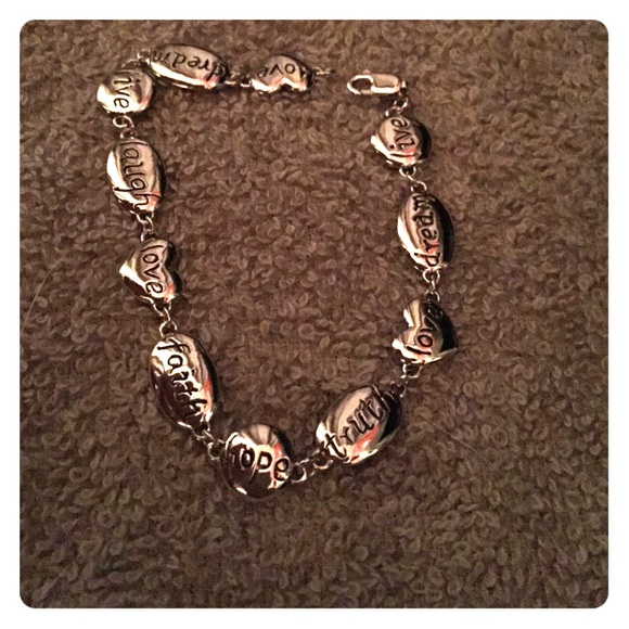 BRAND NEW. Silver bracelet.