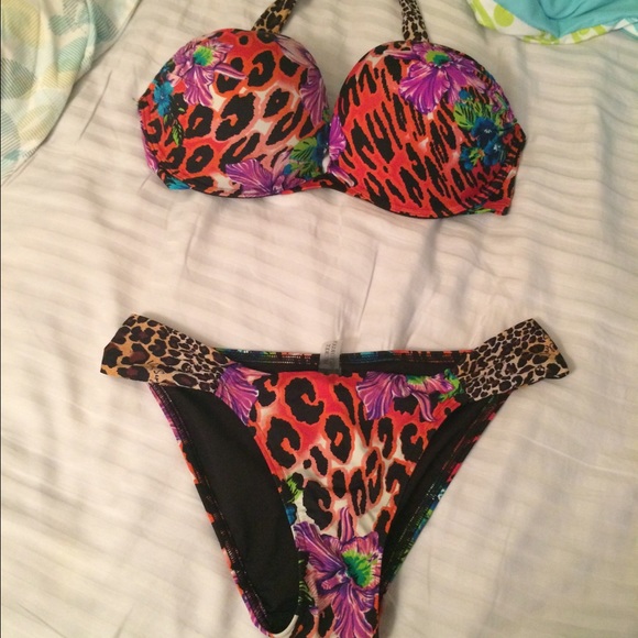 Victoria's Secret bombshell bikini