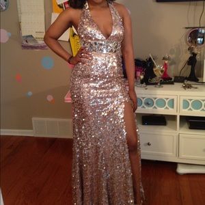 This gorgeous champagne prom dress