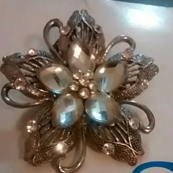 Flower ring - Picture 1 of 3