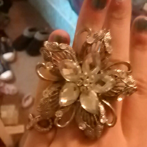 Flower ring - Picture 3 of 3