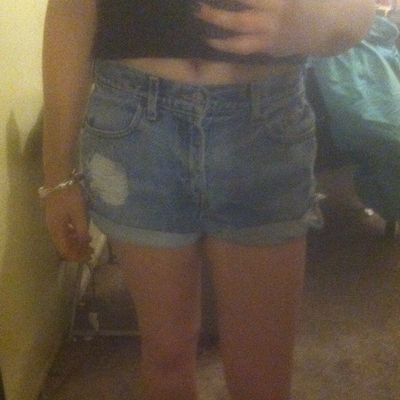 High waisted Levi shorts