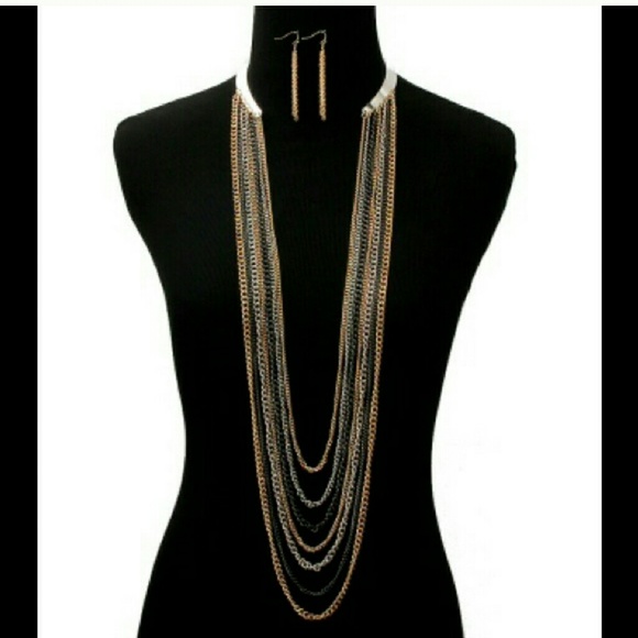 Accessories - Statement necklace