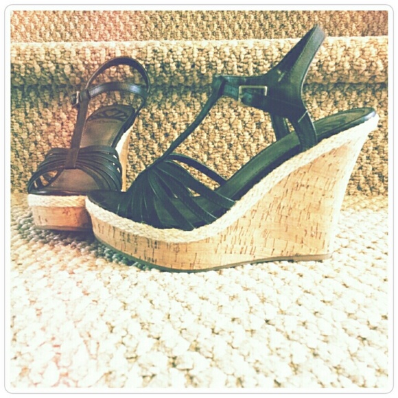 Black Wedges