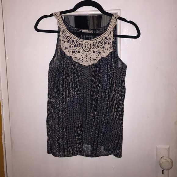 Floral prints sleeveless shirt