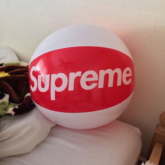 Supreme beach ball