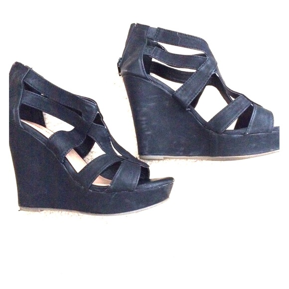 Black wedges size 6