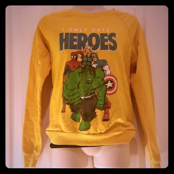 I only date heros pullover
