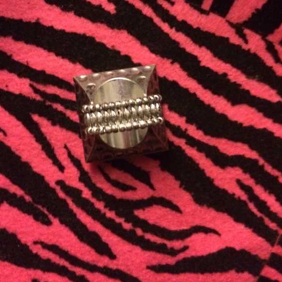 Ring - Picture 2 of 3