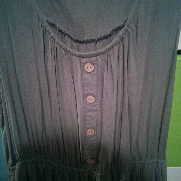 Button down - Picture 3 of 4