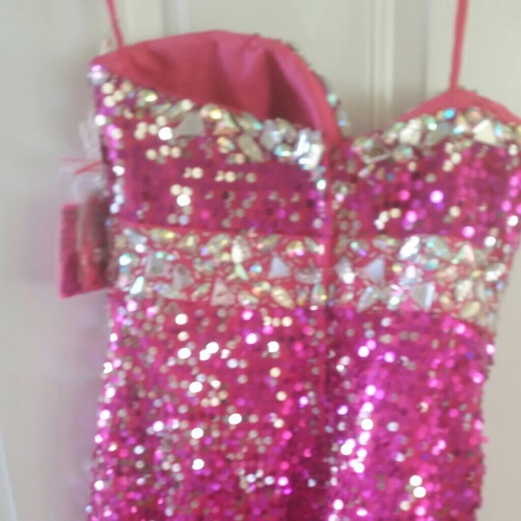 Hot pink beaded and diamond encrusted short dress - Picture 2 of 4