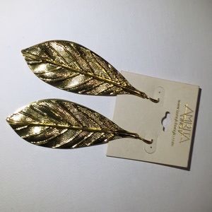 Amrita singh gold leaf earing